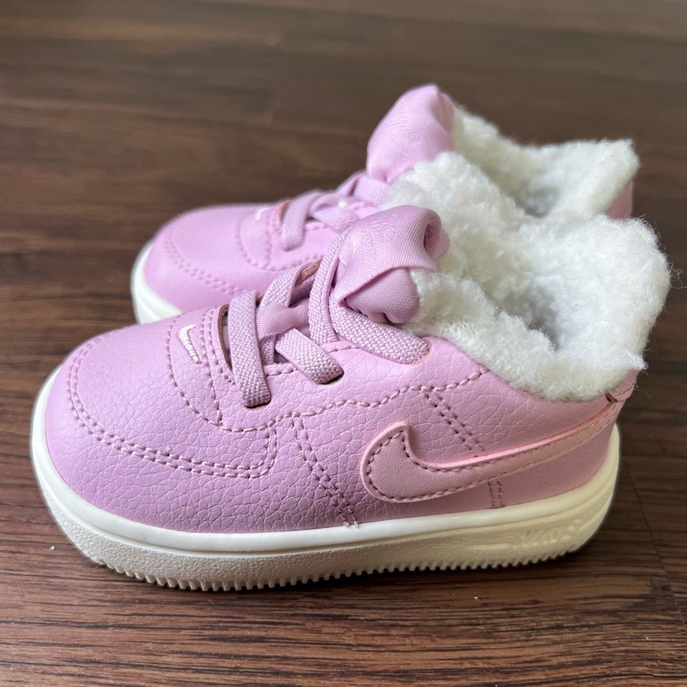 Nike Toddler 4c never worn